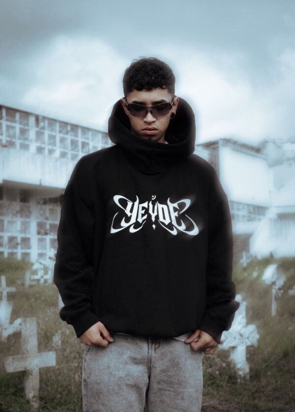WhatsApp Image 2025-10-07 at 6.48.33 PM (1) Hoodie negro"Inmortal Shadow"