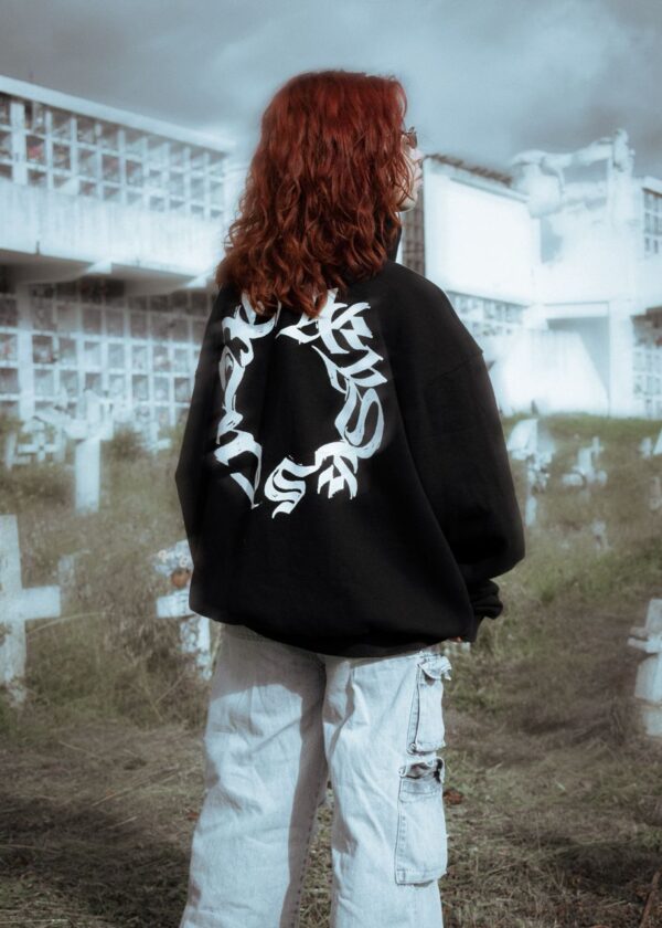 WhatsApp Image 2025-10-07 at 6.48.34 PM (1) Buzo cuello alto "Inmoltal Black"